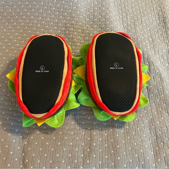 Cheeseburger Slippers with Lettuce and Tomato L - Picture 6 of 7